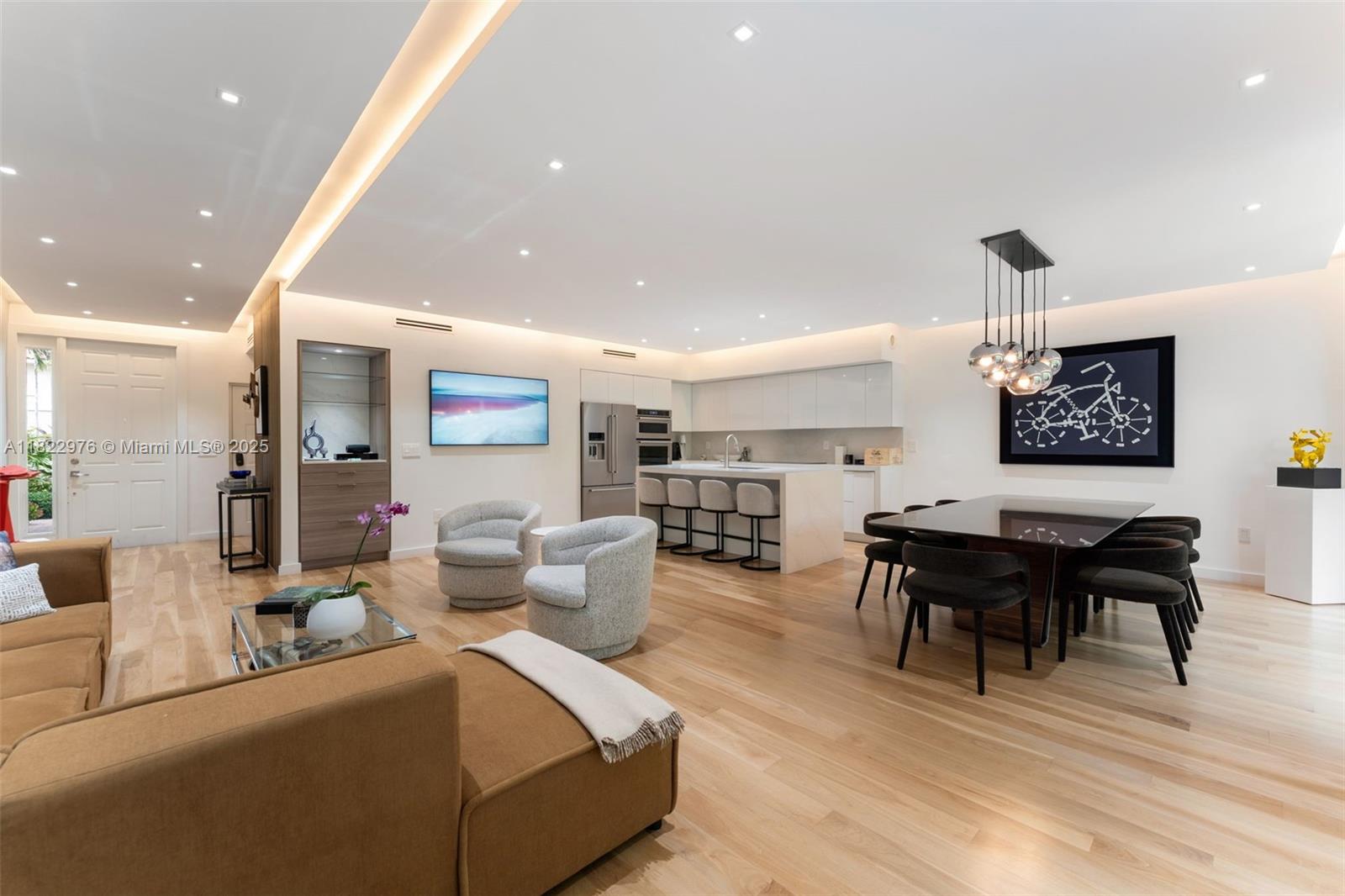 3026 NE Quayside Ln 33