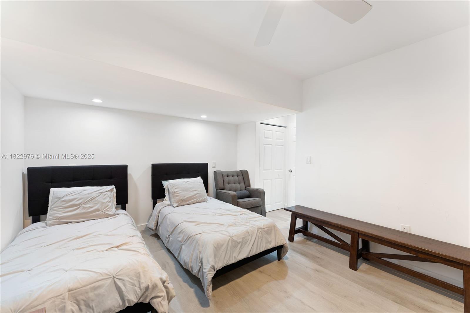 THE TOWNHOMES OF QUAYSIDE - Residential Lease