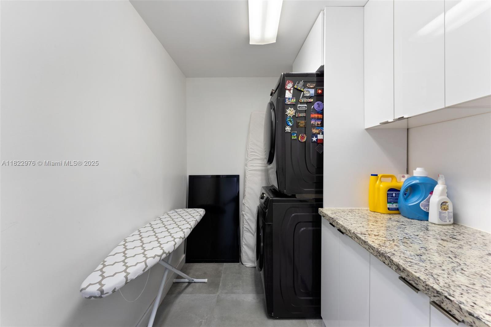 THE TOWNHOMES OF QUAYSIDE - Residential Lease