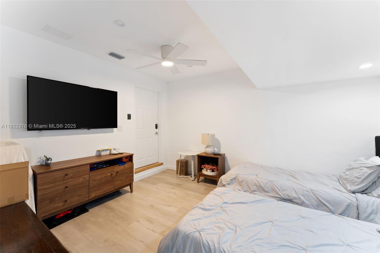 THE TOWNHOMES OF QUAYSIDE - Residential Lease