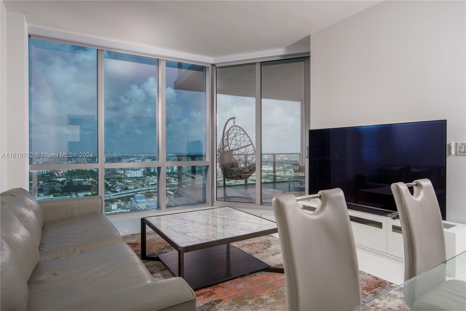 PARAMOUNT MIAMI WORLDCENT - Residential