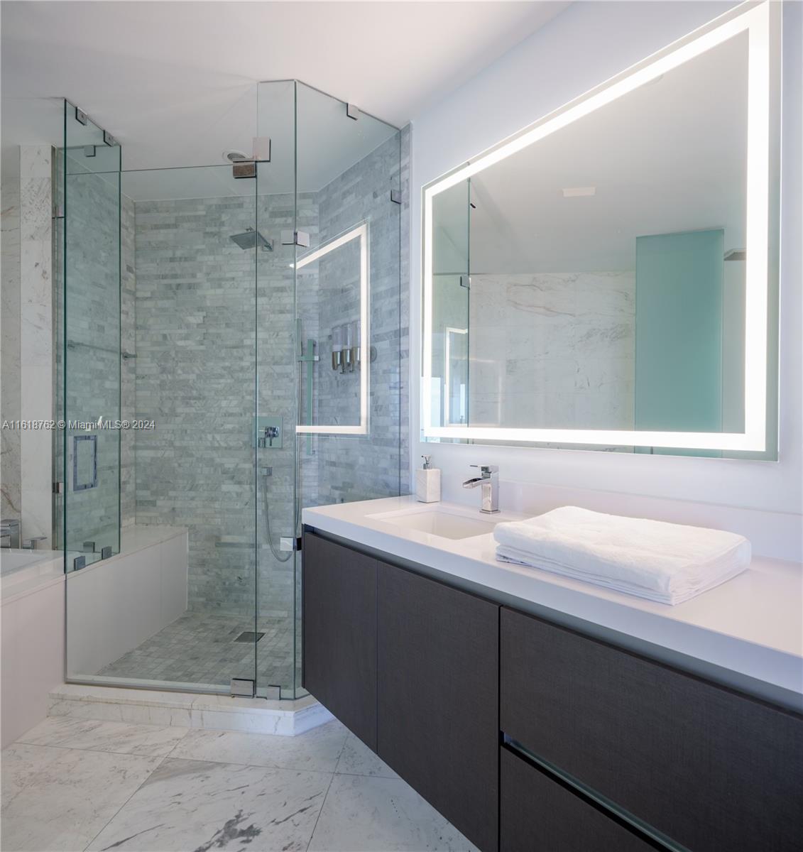 PARAMOUNT MIAMI WORLDCENT - Residential