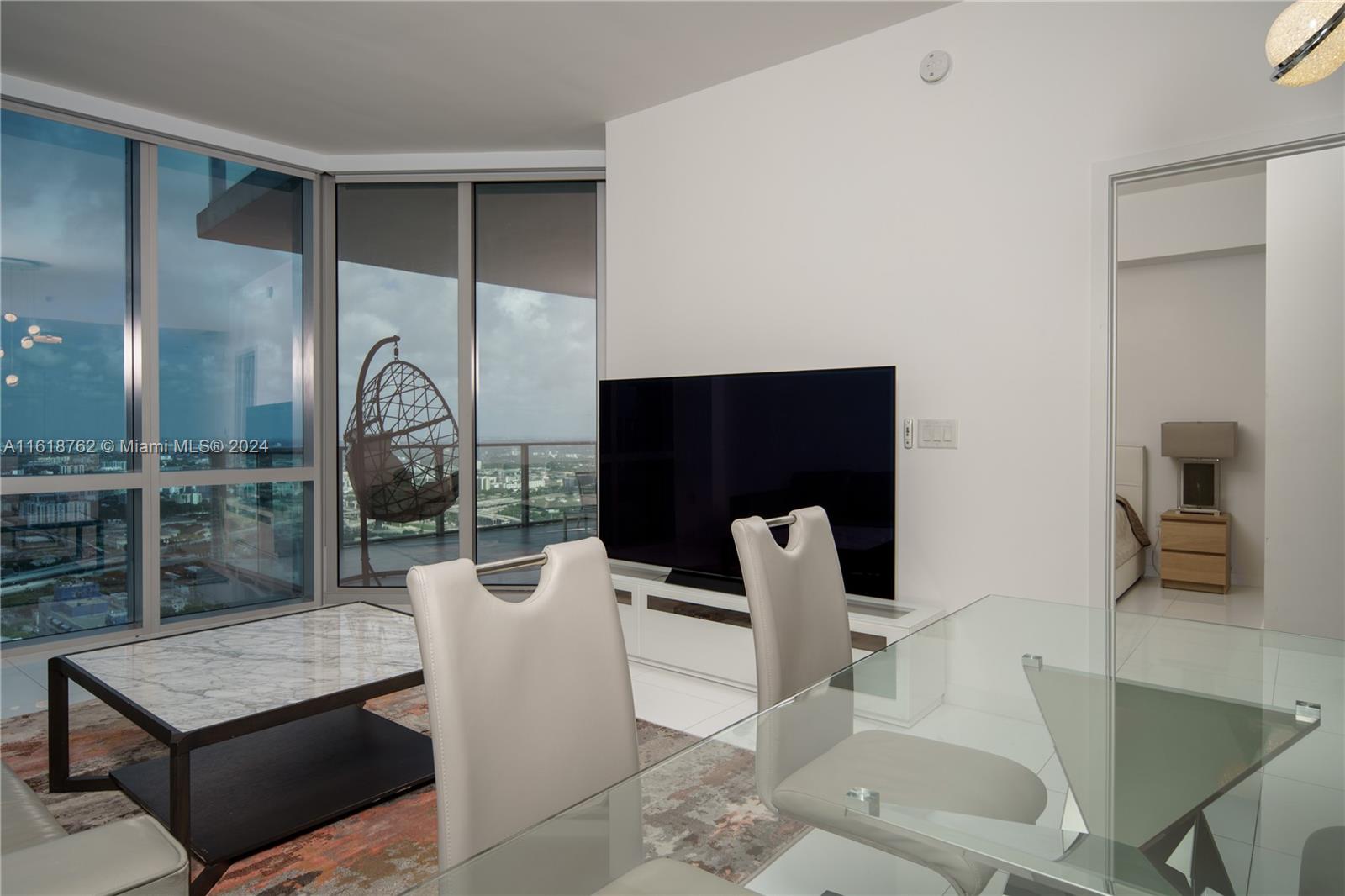 PARAMOUNT MIAMI WORLDCENT - Residential