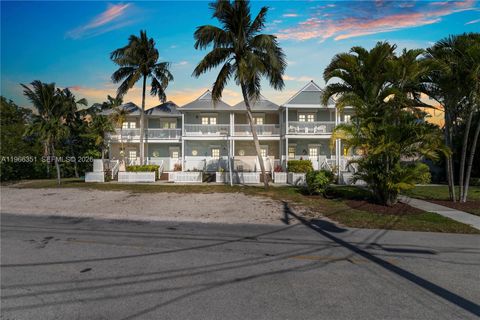 5101 Sunset Village Dr Duck FL 33050