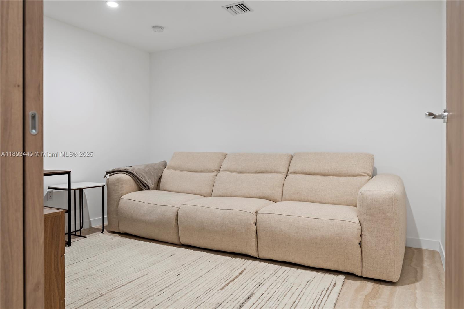 ONDA CONDO - Residential Lease