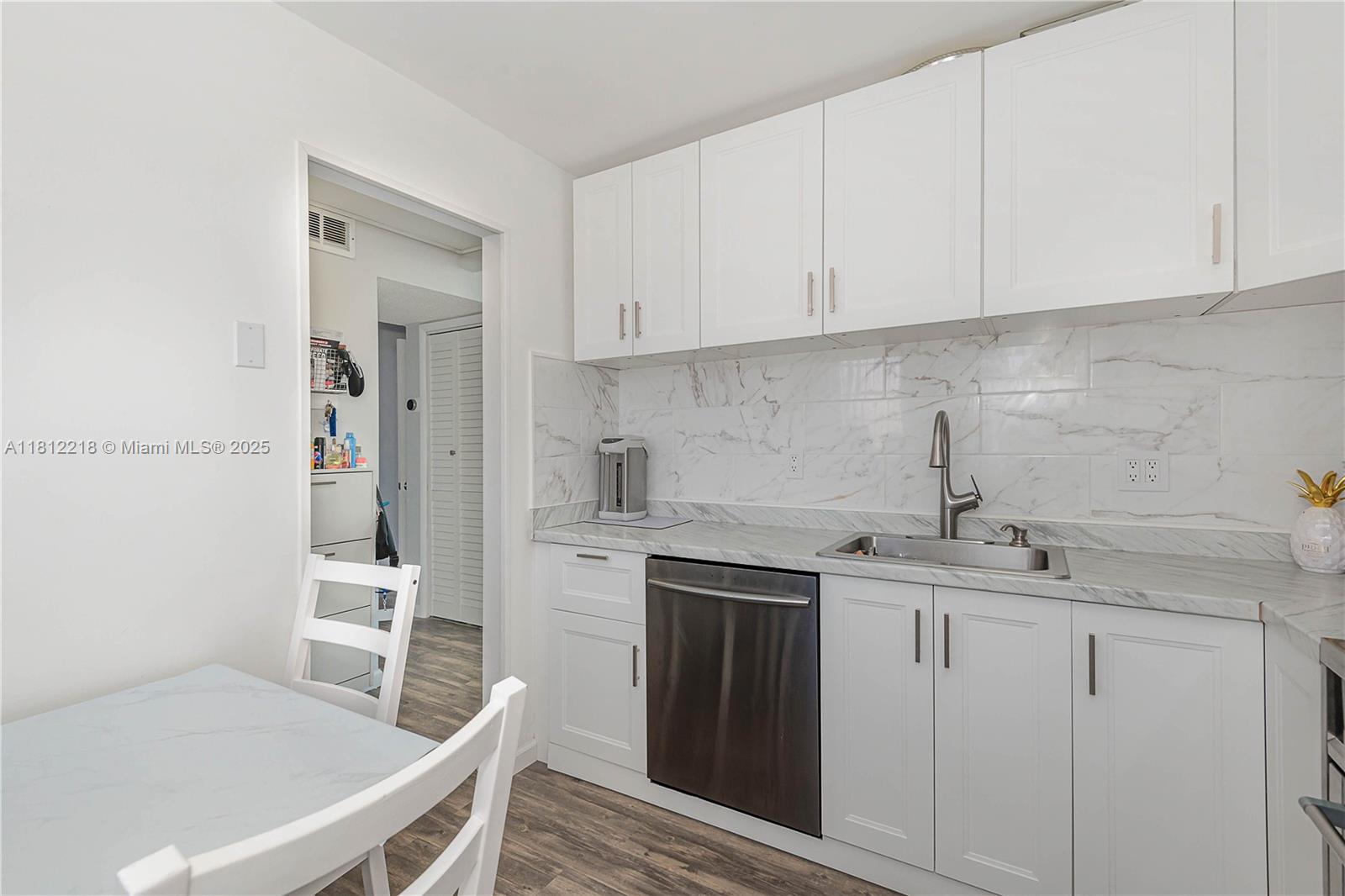 MEADOWBROOK CONDO APTS BL - Residential Lease