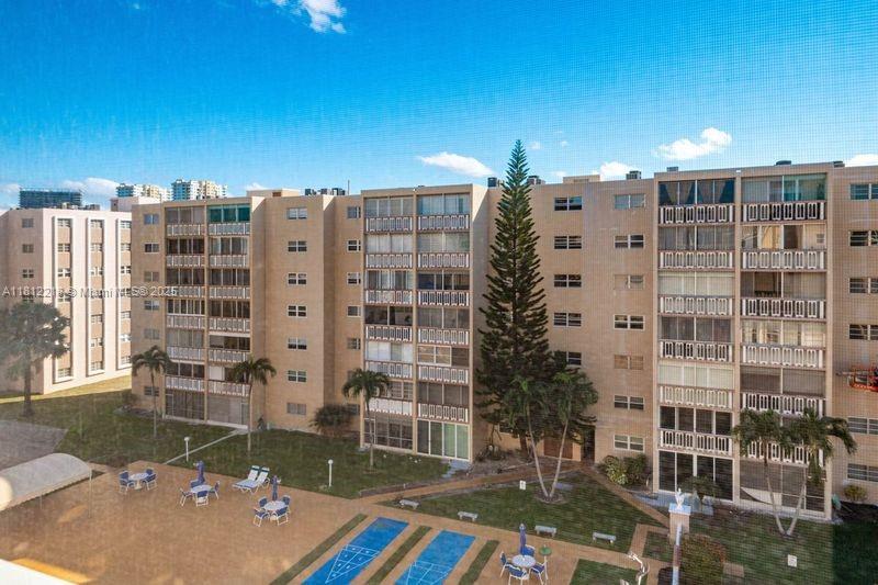 MEADOWBROOK CONDO APTS BL - Residential Lease