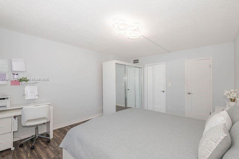 MEADOWBROOK CONDO APTS BL - Residential Lease