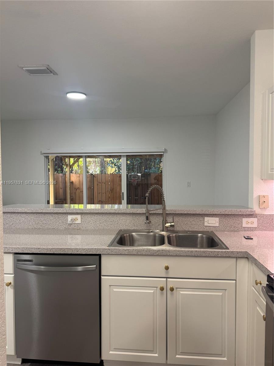 VILLAS AT CARMEL CONDO NO - Residential Lease