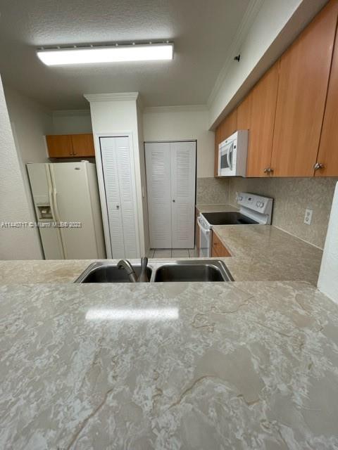 KEYSTONE COURTS CONDO - Residential Lease