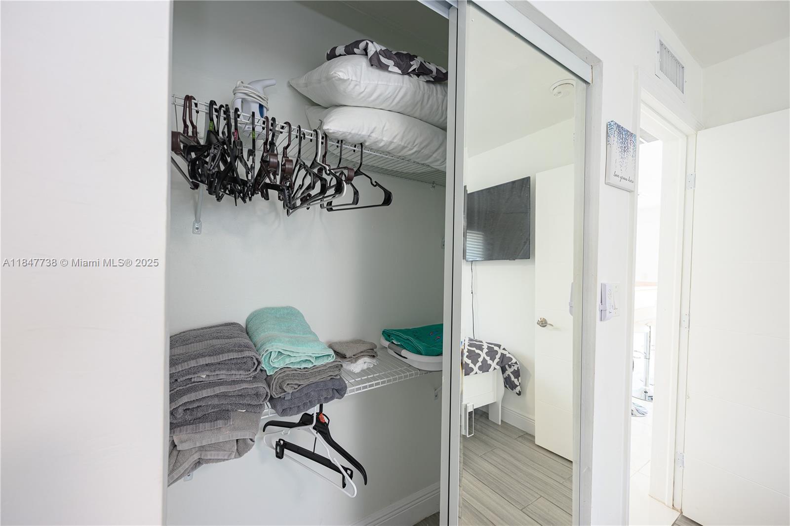 FLORIAN ISLES 2ND SEC - Residential Lease