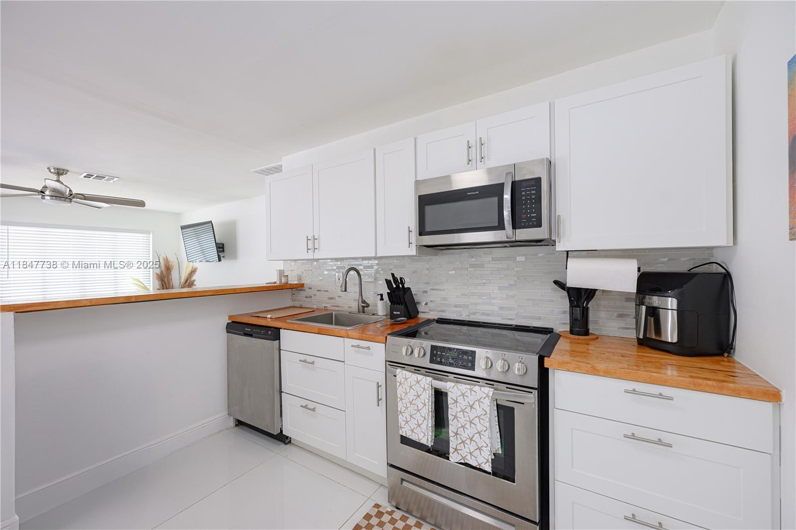 FLORIAN ISLES 2ND SEC - Residential Lease