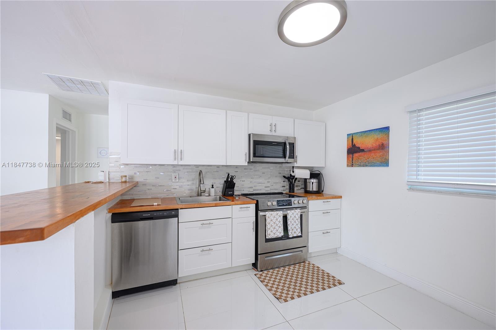 FLORIAN ISLES 2ND SEC - Residential Lease