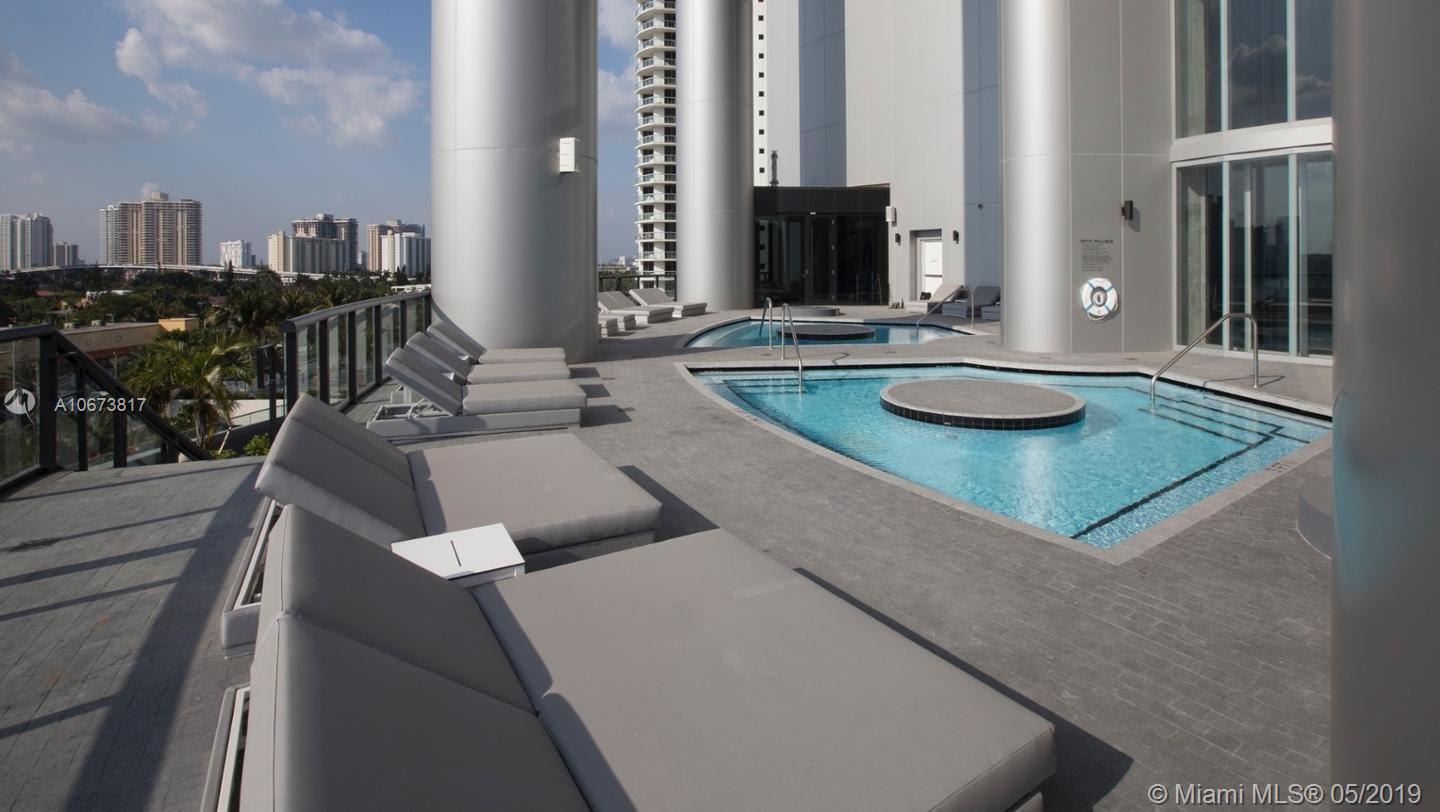 18555 COLLINS AVENUE COND - Residential