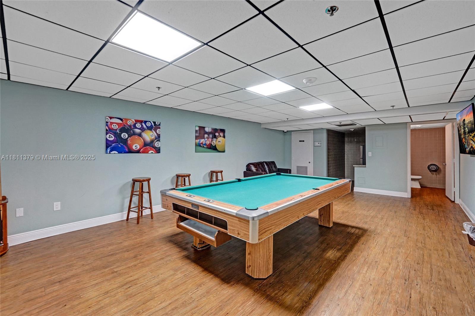 SUMMIT CONDO - Residential