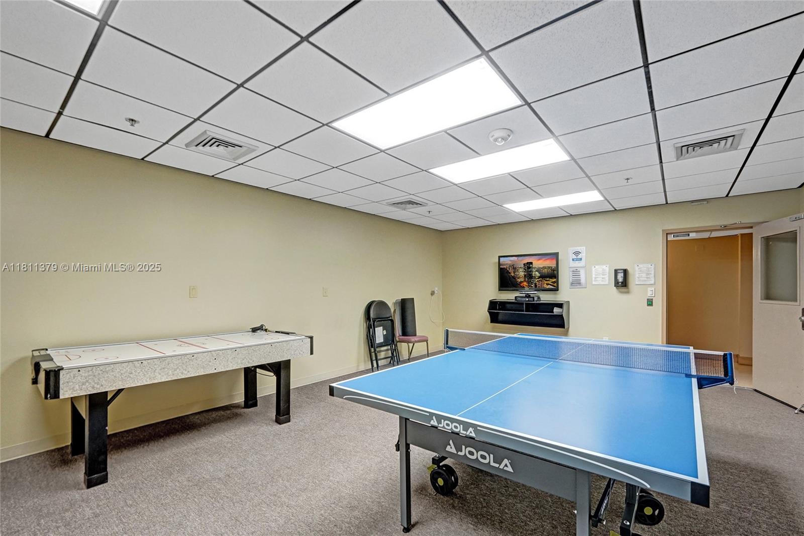 SUMMIT CONDO - Residential