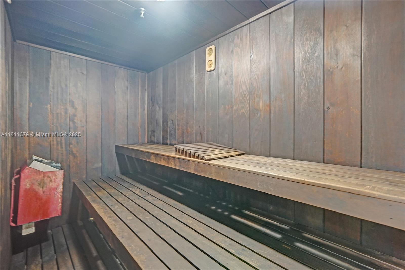 SUMMIT CONDO - Residential