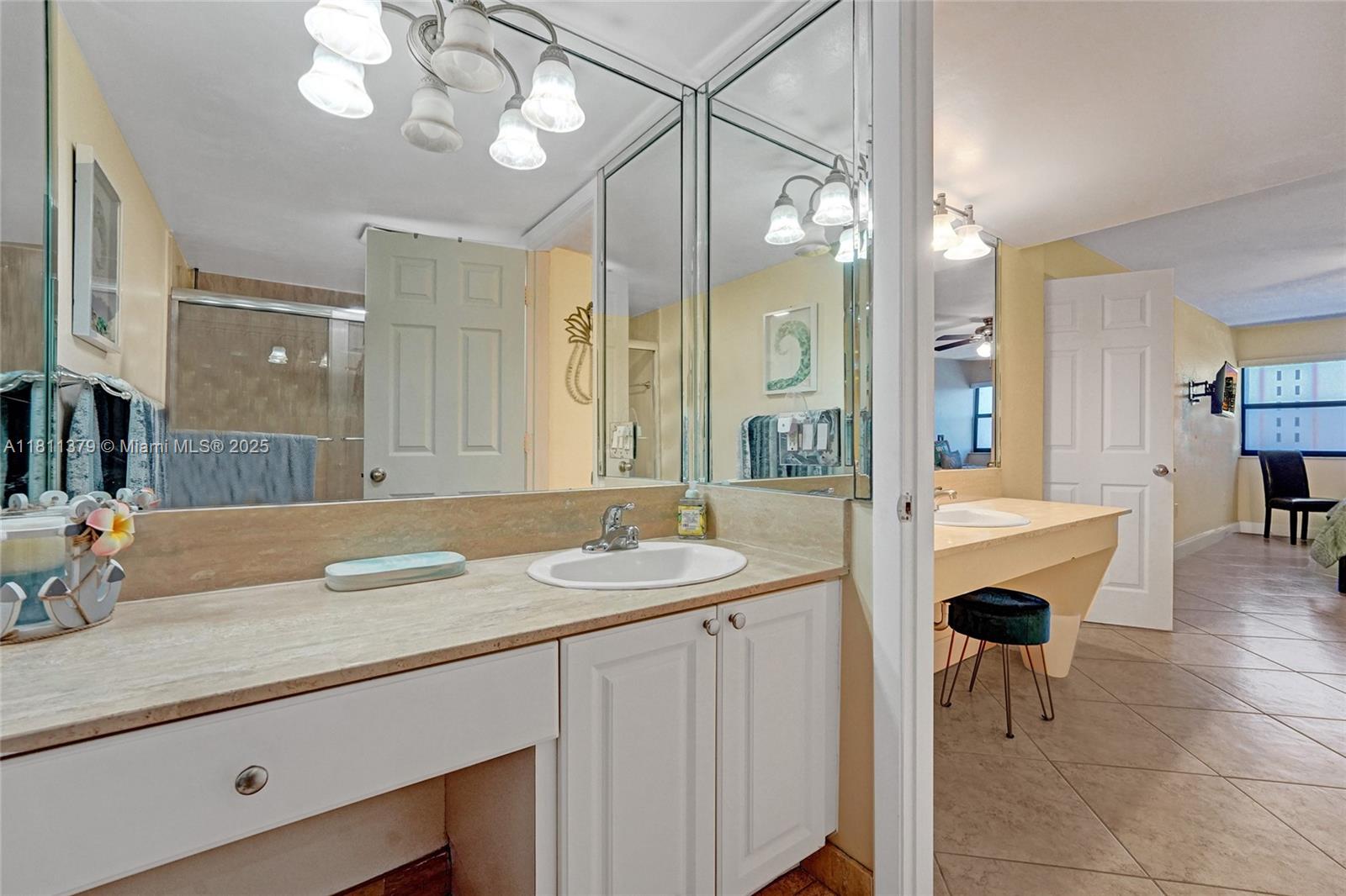 SUMMIT CONDO - Residential
