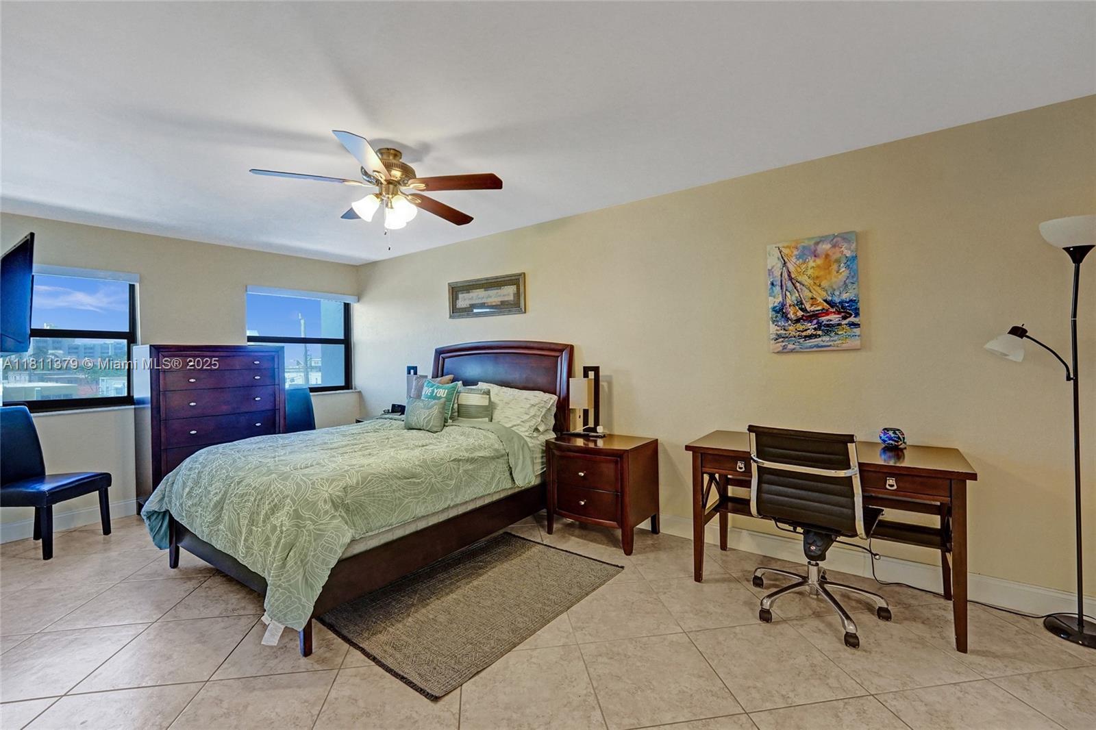 SUMMIT CONDO - Residential