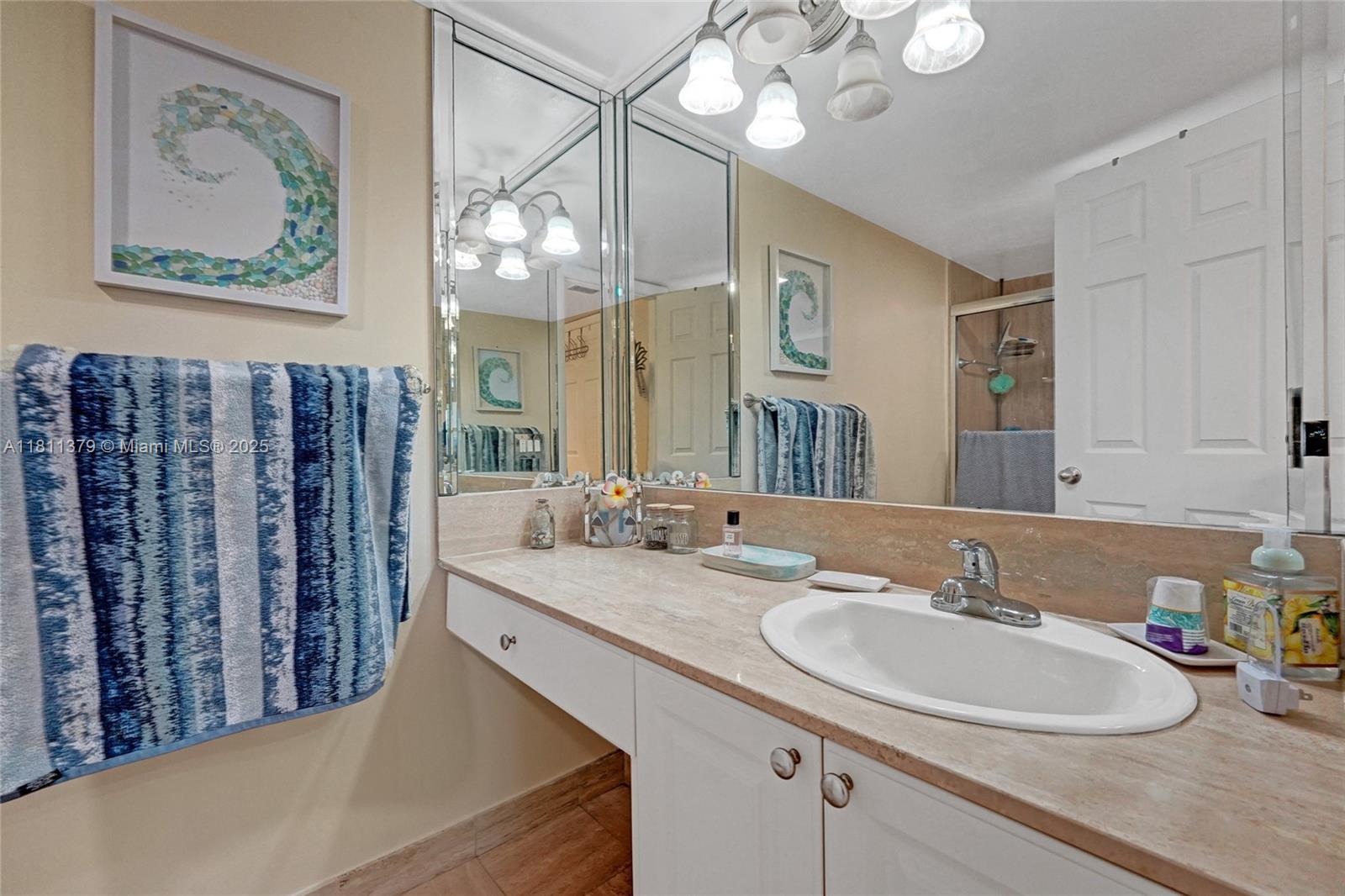 SUMMIT CONDO - Residential