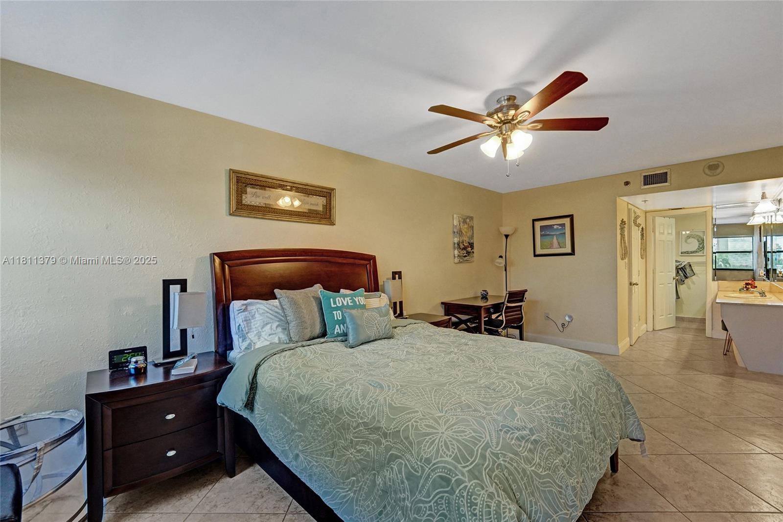 SUMMIT CONDO - Residential