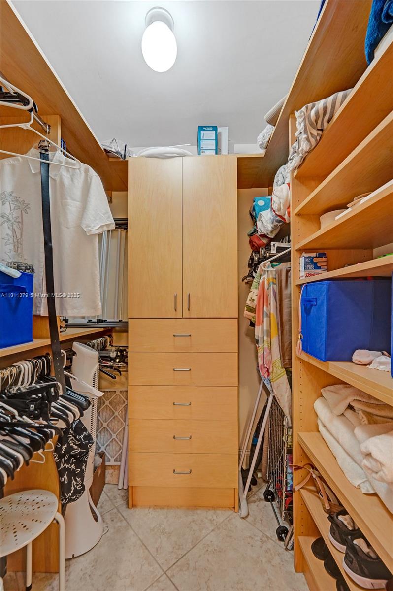 SUMMIT CONDO - Residential