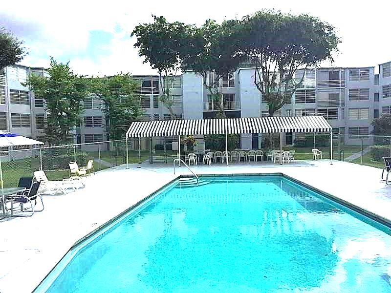 1301 Ne 191 St F111, Miami, Broward County, Florida - 1 Bedrooms  
2 Bathrooms - 