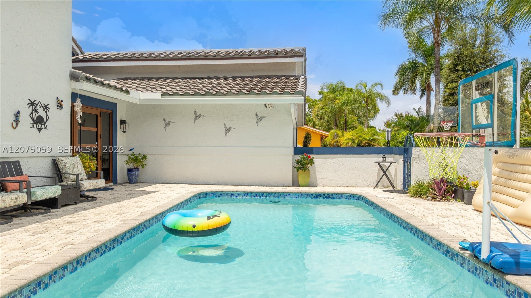 801 Mockingbird Ln