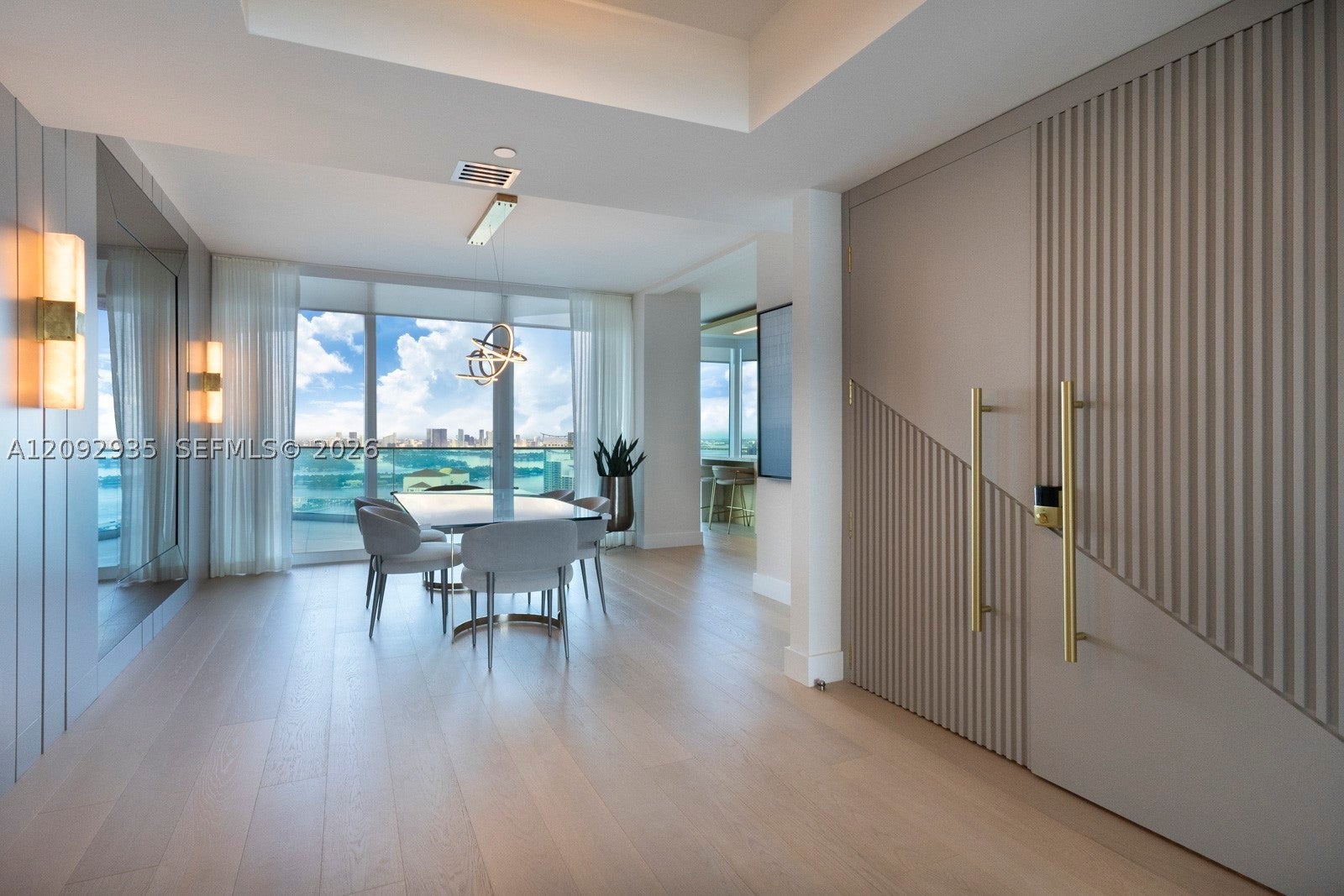300 S Pointe Dr 4206