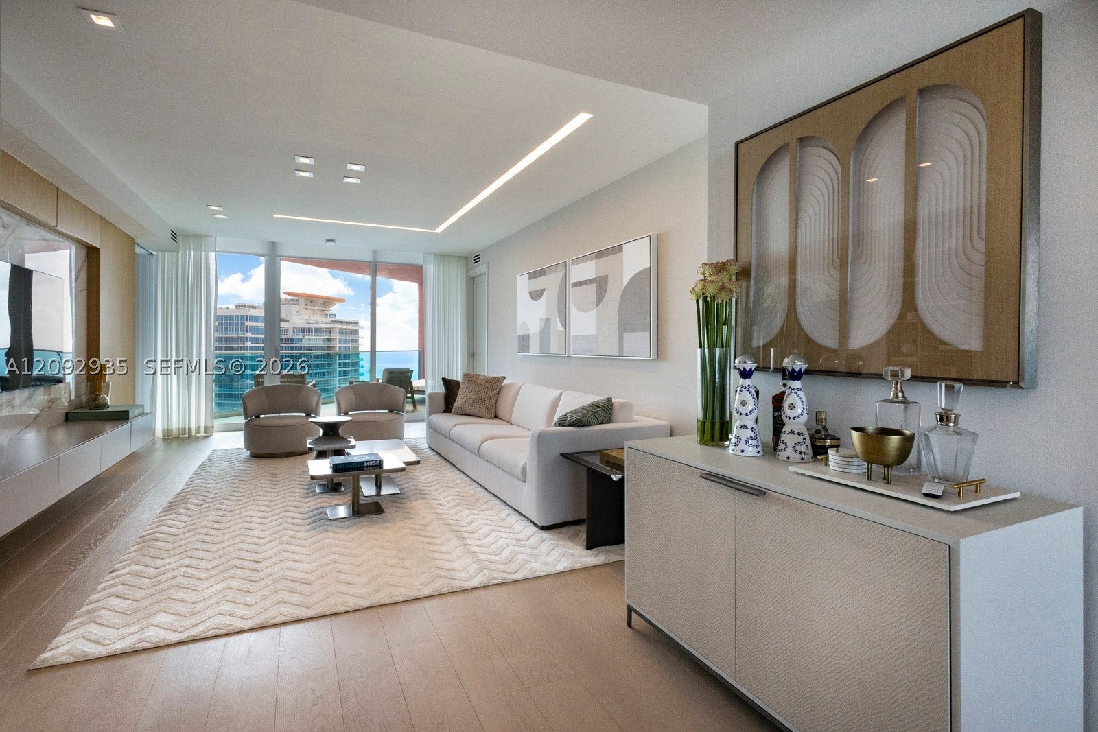 300 S Pointe Dr 4206