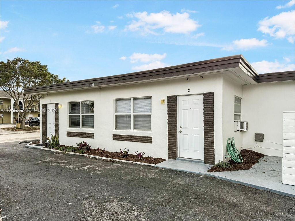 Photo of 1625 S Federal Hwy, Lake Worth, FL 33460 (MLS # A11975247)