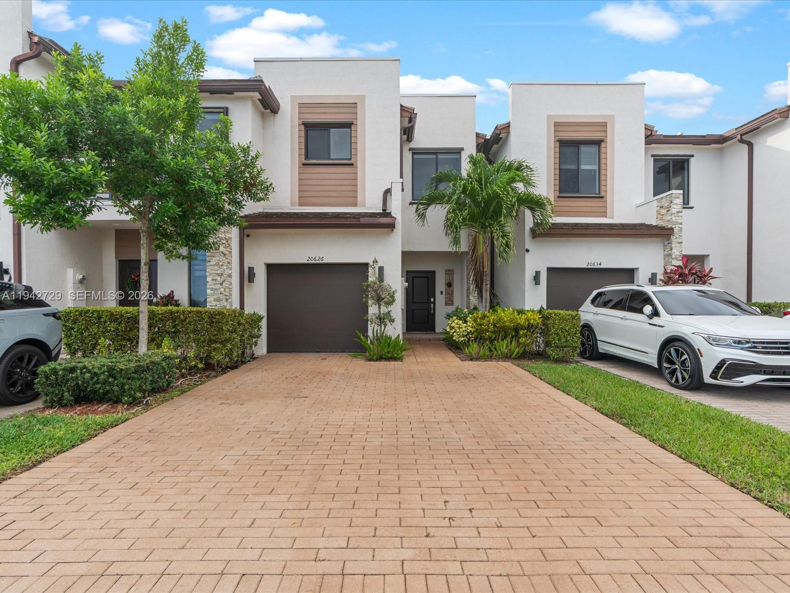 VIA VENTURA NEIGHBORHOOD - Residential