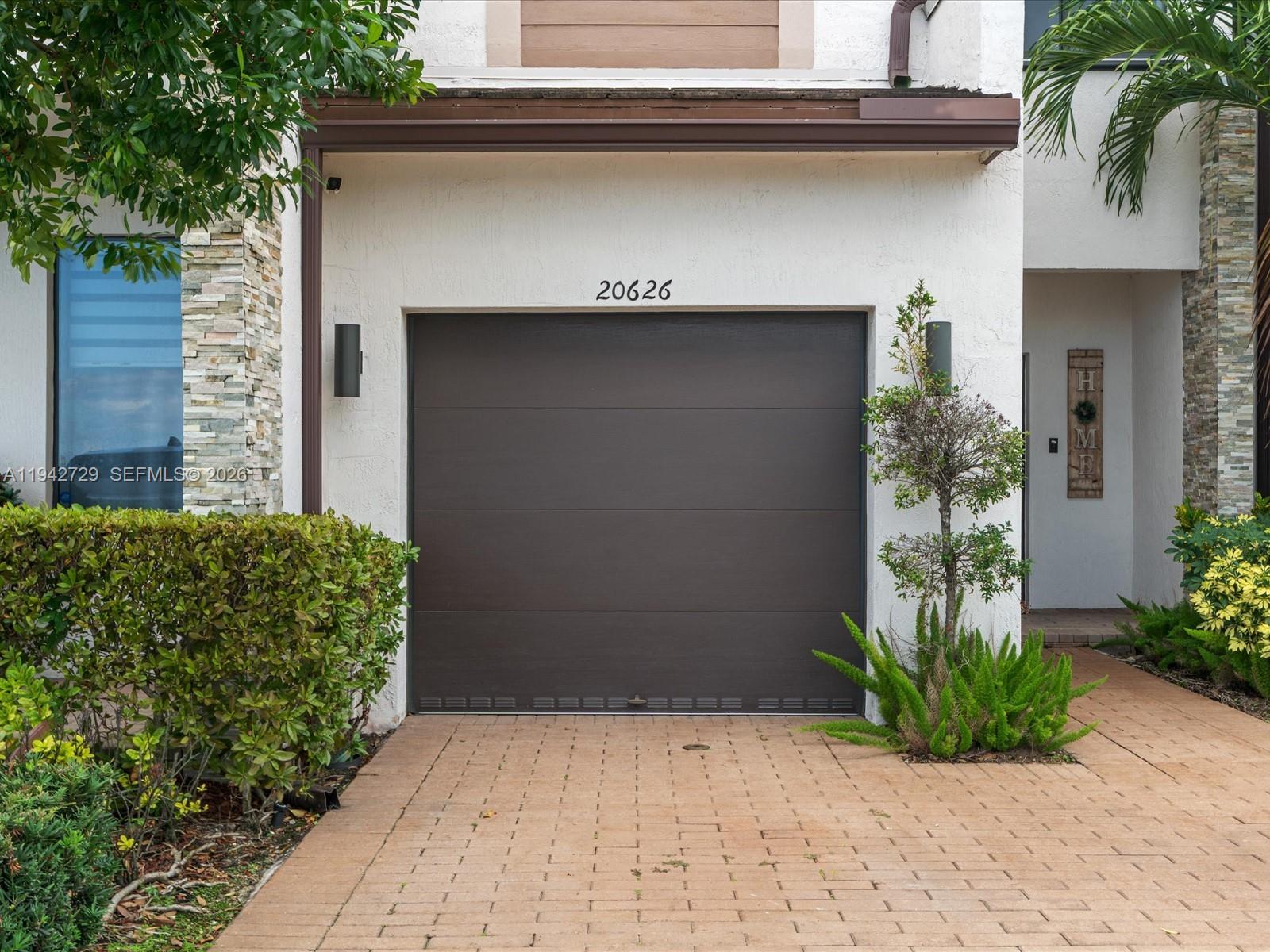 VIA VENTURA NEIGHBORHOOD - Residential