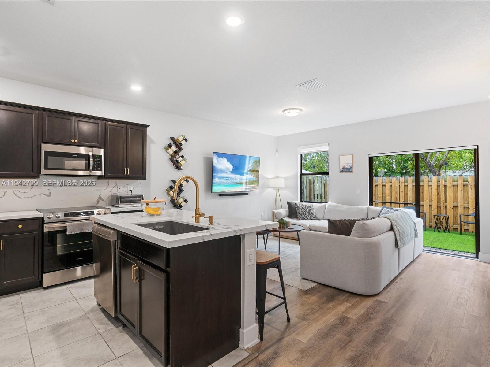 VIA VENTURA NEIGHBORHOOD - Residential