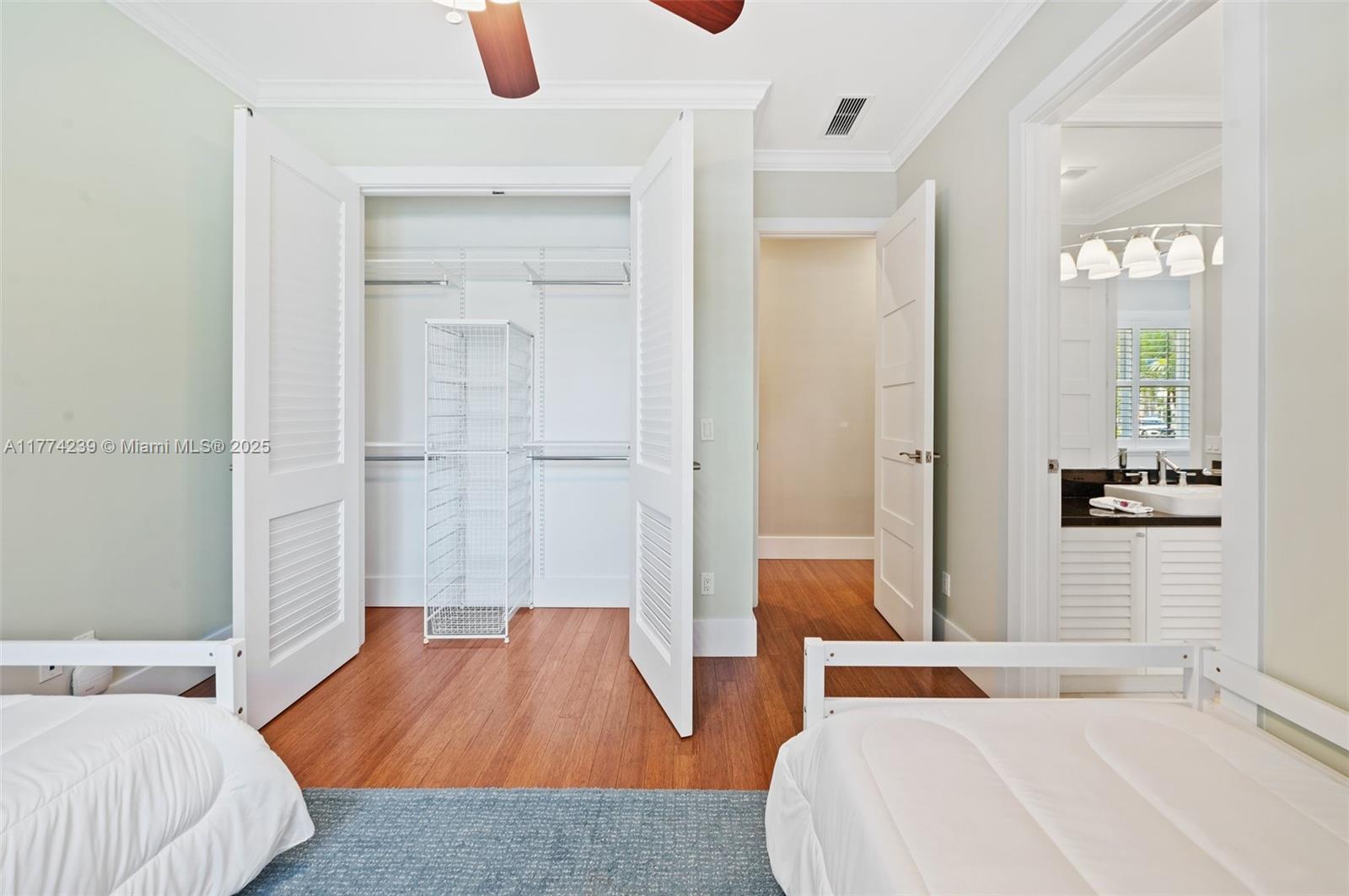 VICTORIA VILLAS - Residential