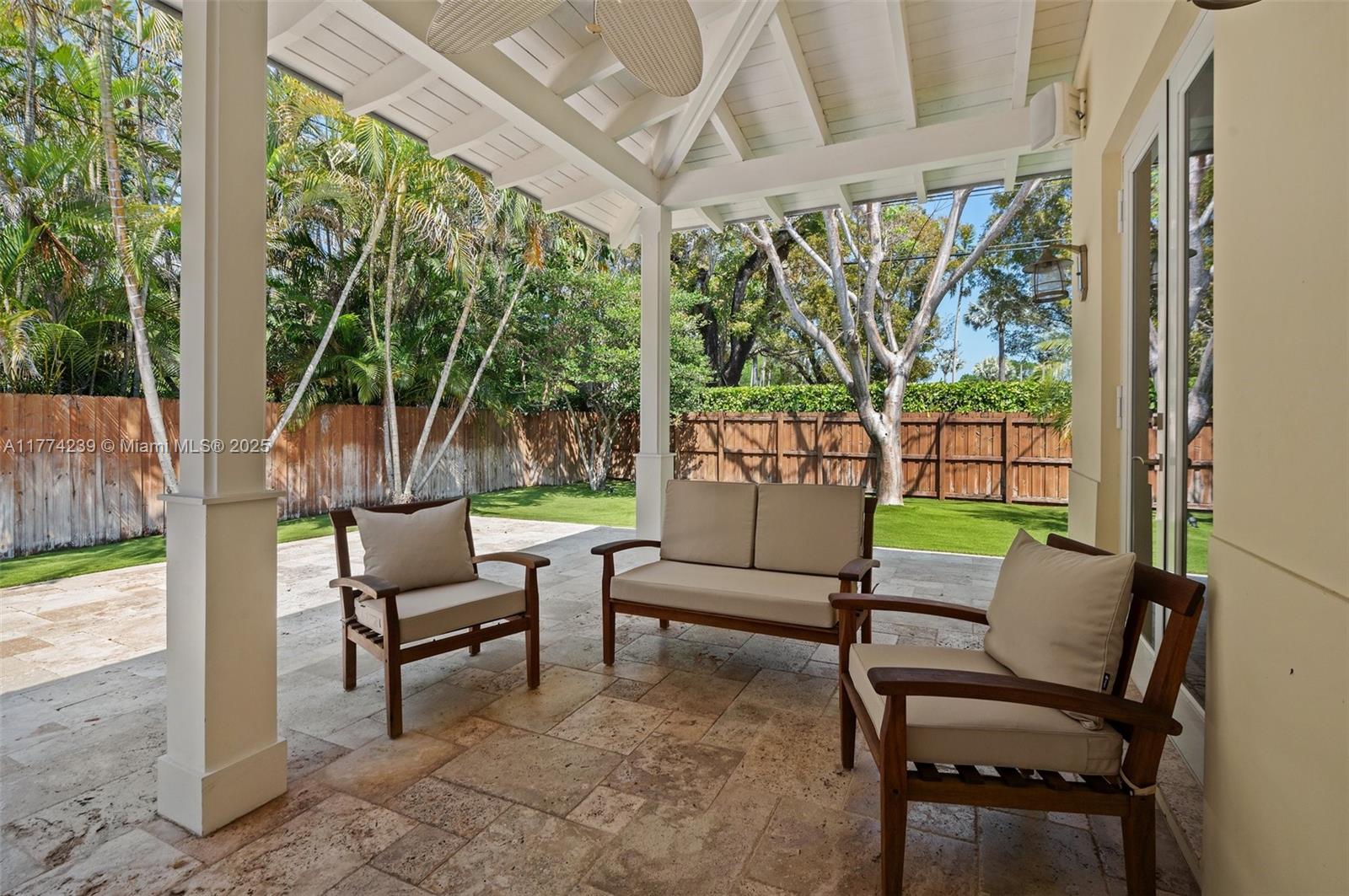 VICTORIA VILLAS - Residential