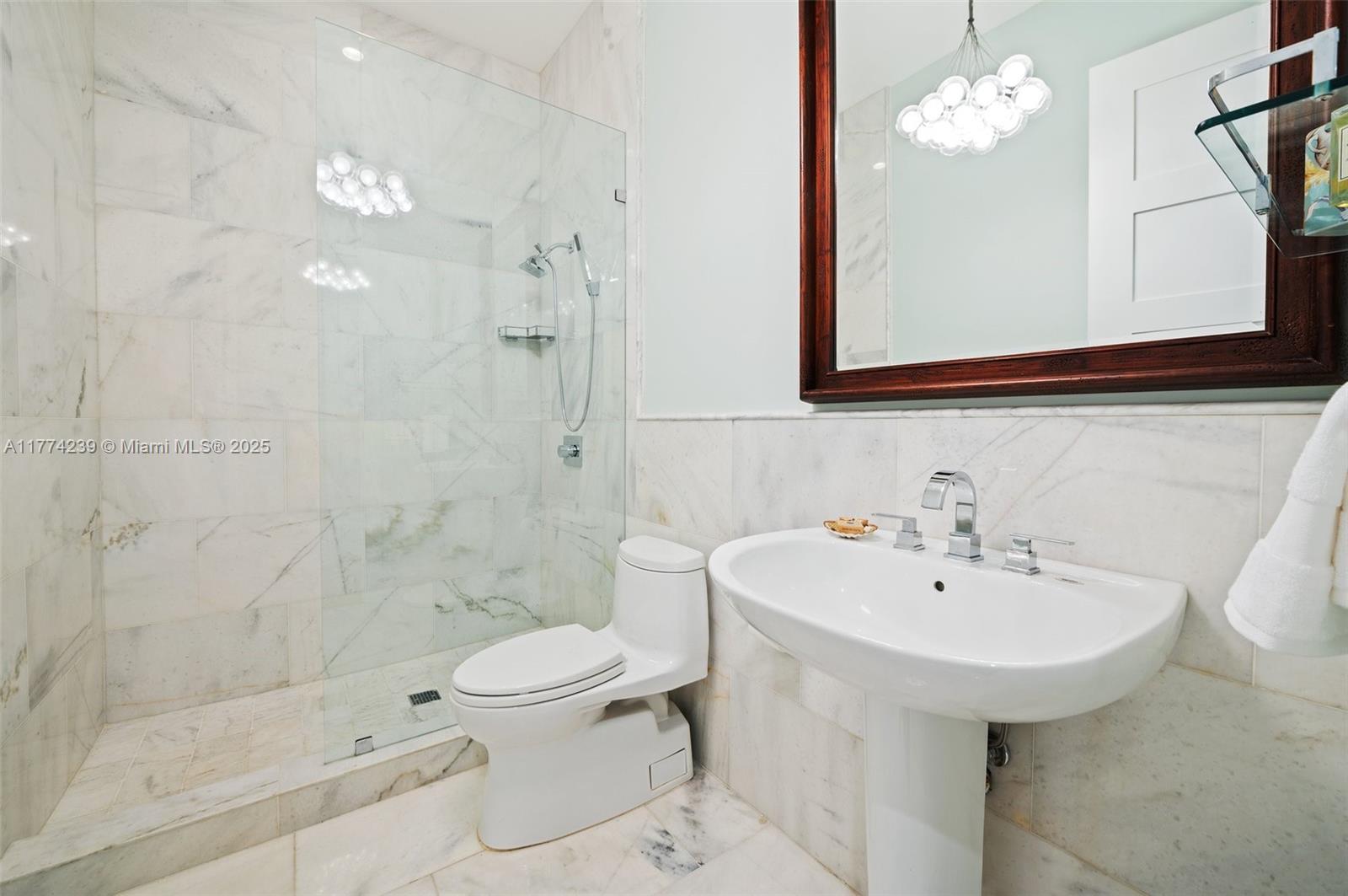 VICTORIA VILLAS - Residential