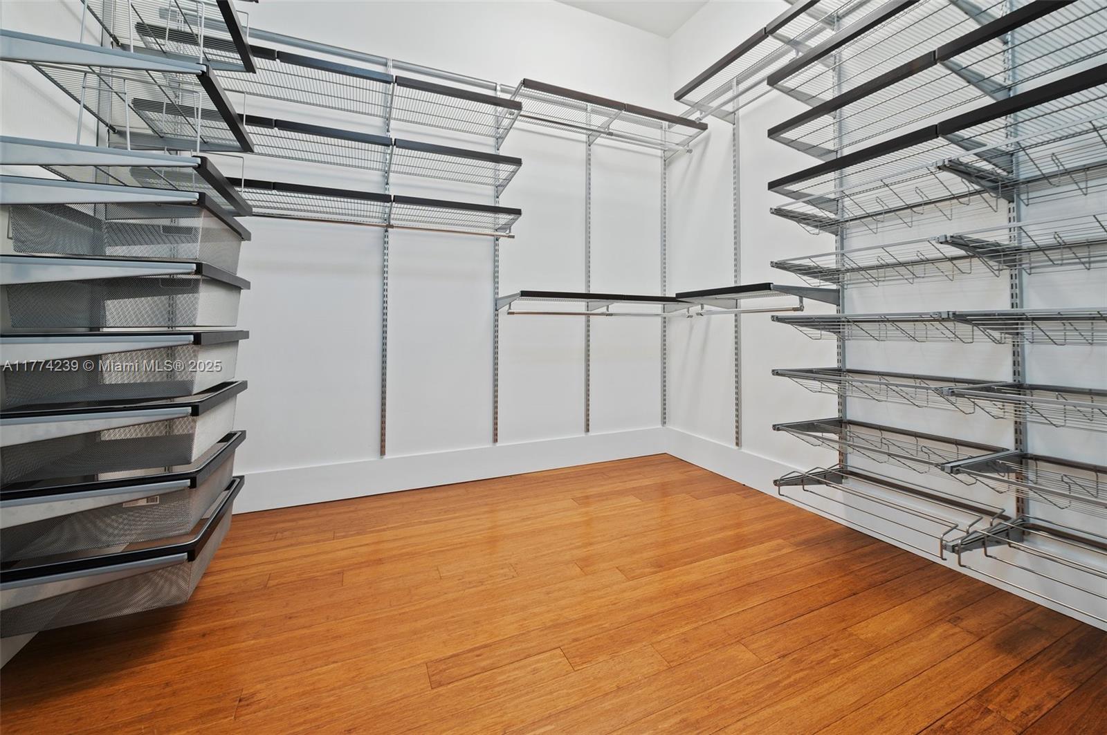 VICTORIA VILLAS - Residential