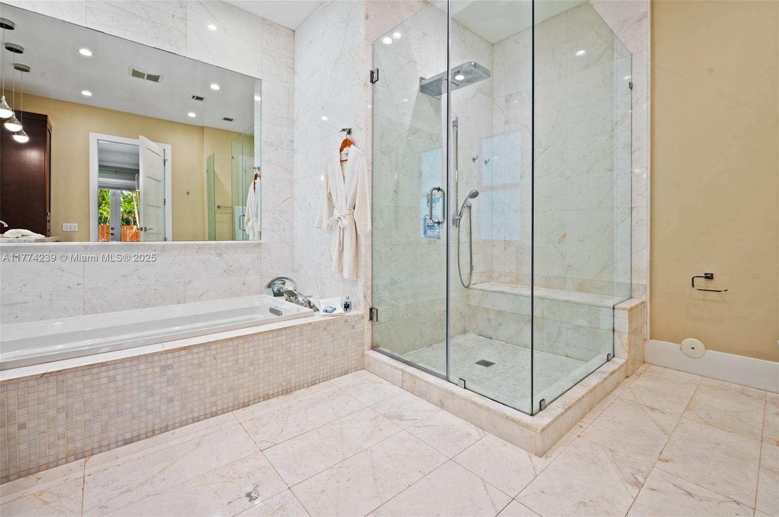 VICTORIA VILLAS - Residential