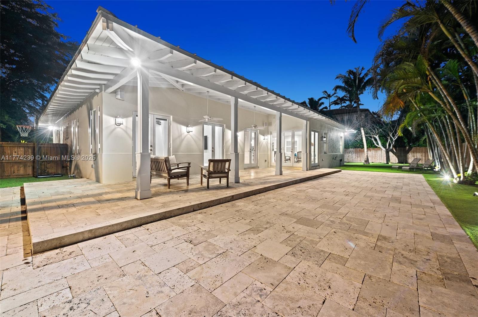 VICTORIA VILLAS - Residential