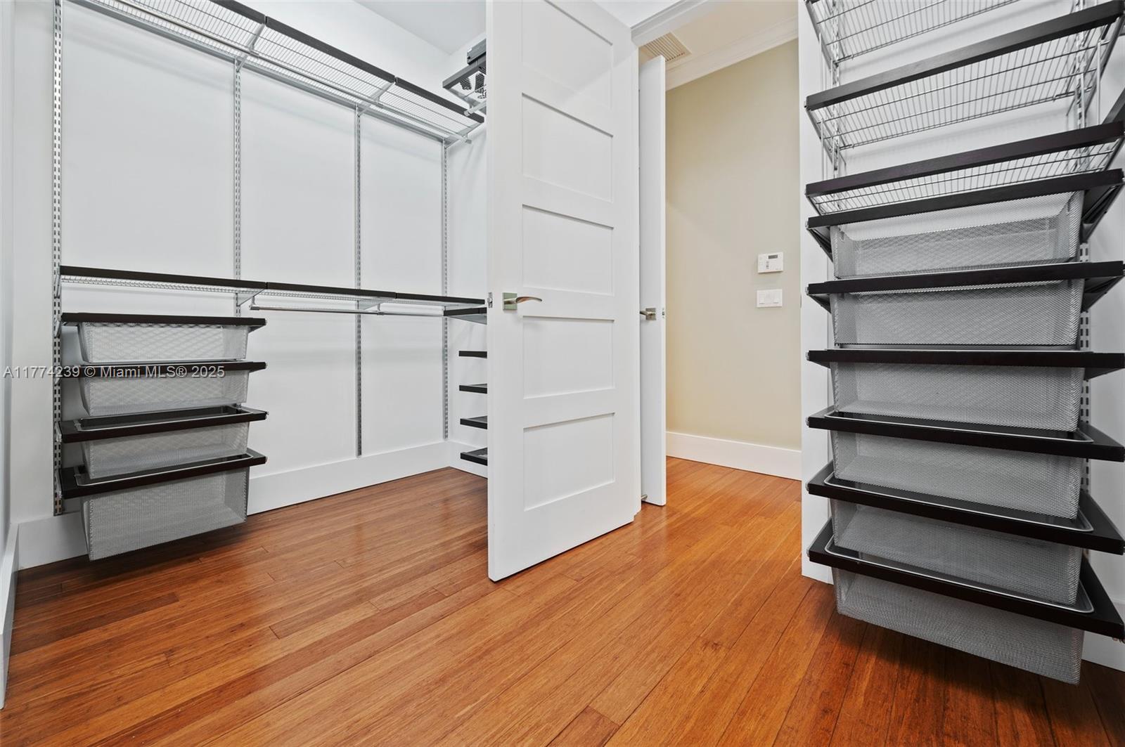 VICTORIA VILLAS - Residential