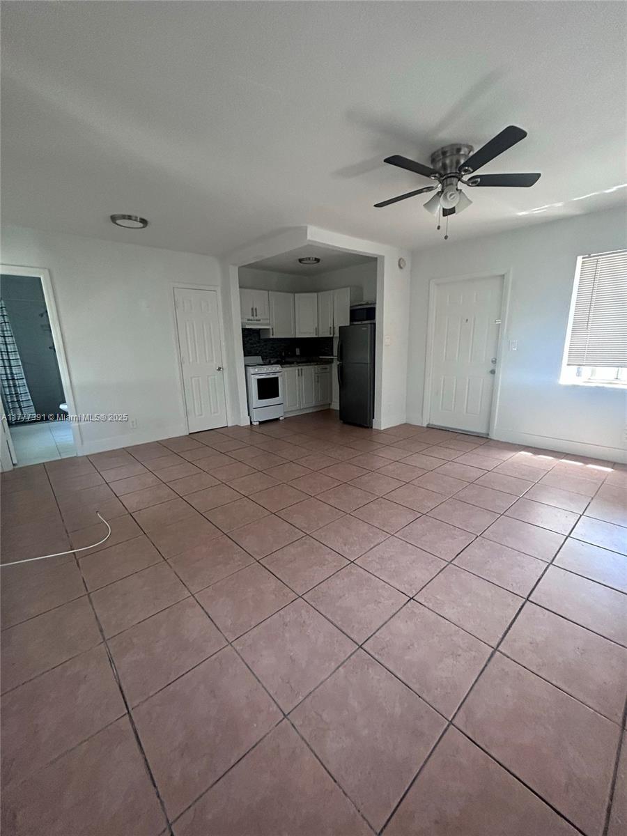 Rental Property at 2331 Adams St 17, Hollywood, Broward County, Florida - Bathrooms: 1  - $1,250 MO.