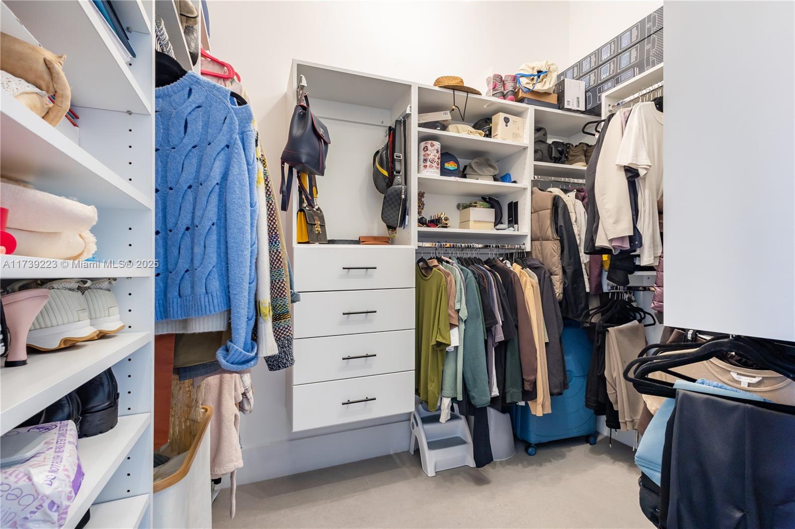 NORTH TOWER AT THE POINT - Residential