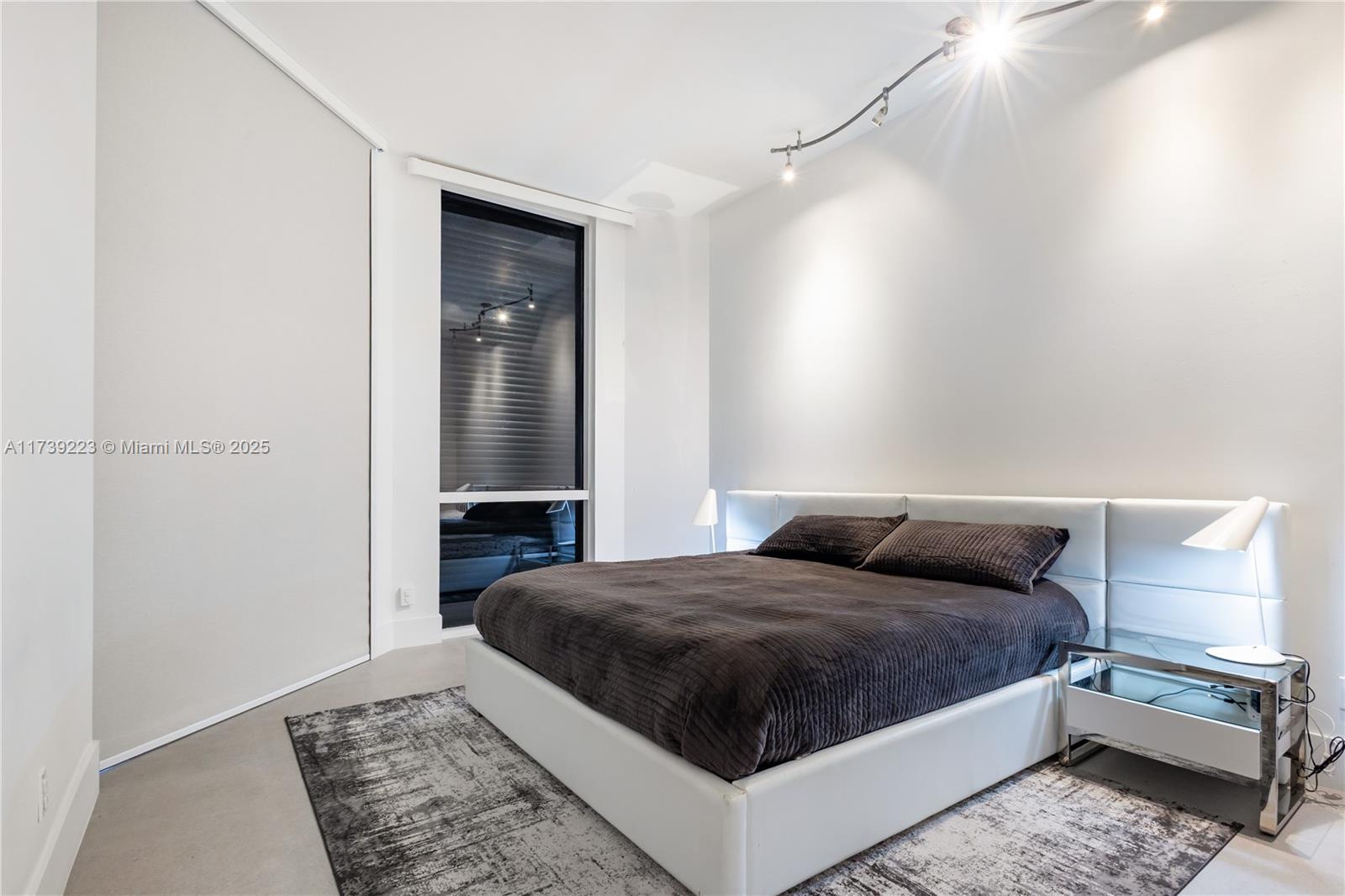 NORTH TOWER AT THE POINT - Residential