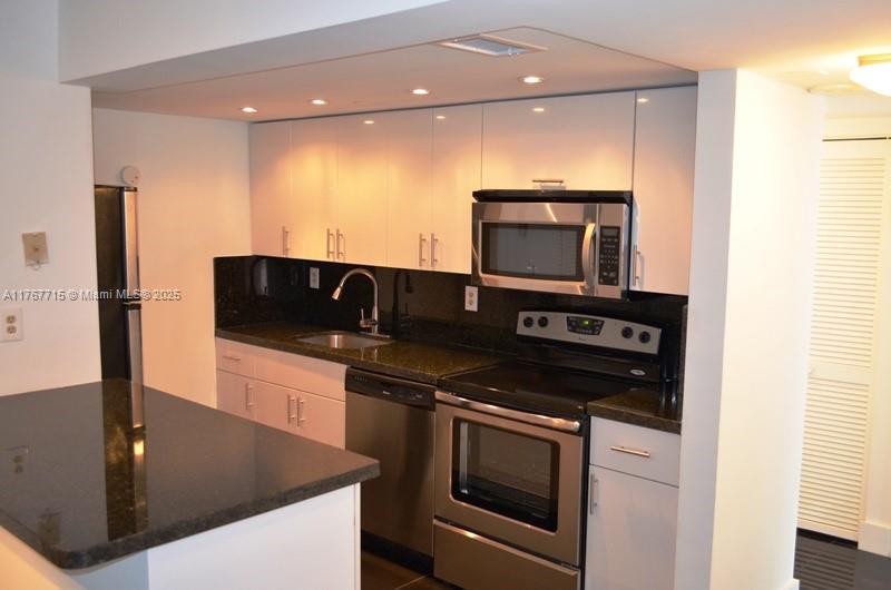 Property for Sale at 1035 West Ave 205, Miami Beach, Miami-Dade County, Florida - Bedrooms: 2 
Bathrooms: 2  - $399,000