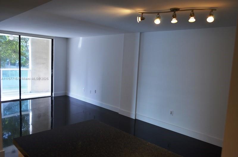 1035 West Ave 205