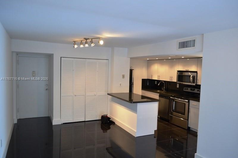 1035 West Ave 205