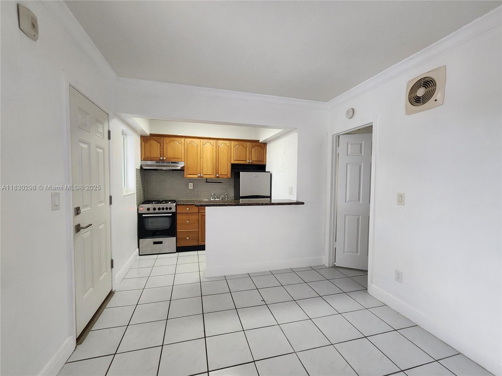 SALZEDO IN THE GABLES CON - Residential