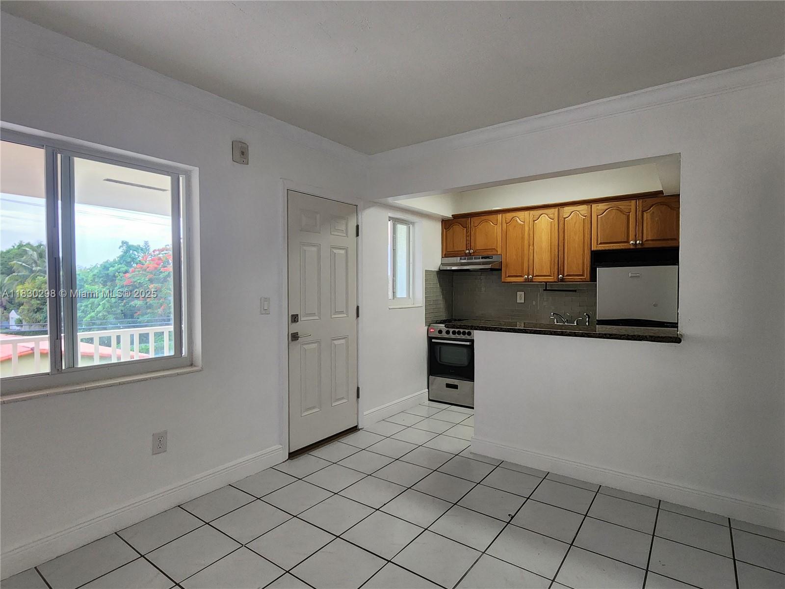 SALZEDO IN THE GABLES CON - Residential