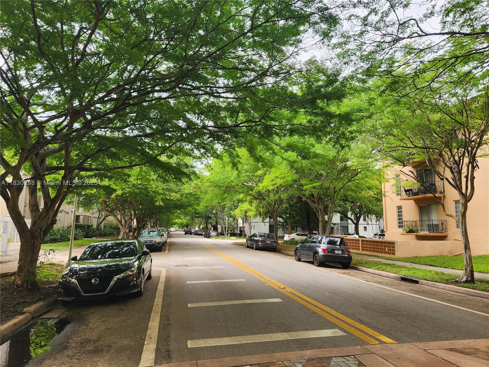 SALZEDO IN THE GABLES CON - Residential